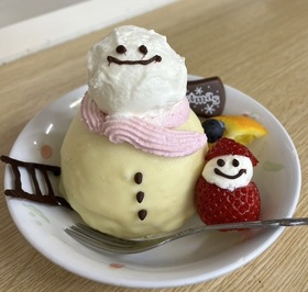 雪ダルマ型ケーキ