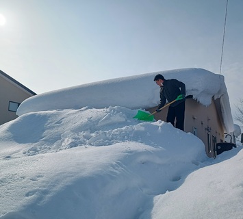 移住体験住宅の除雪