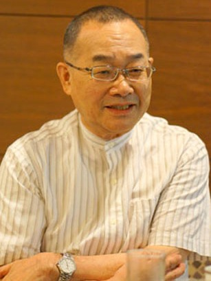 記念講演会講師の鷲田小彌太（わしだこやた）氏の顔写真