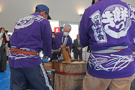 「街頭餅つき」
