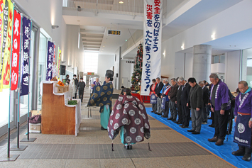 「街頭餅つき」