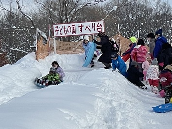 雪のジャンボ滑り台