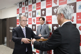 市政功労表彰式・名誉院長称号授与式