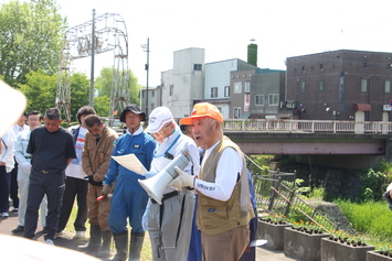 パンケ歌志内川親水広場草花植栽会