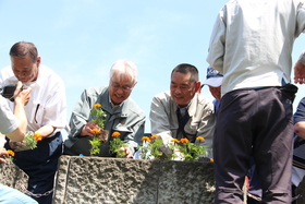 パンケ歌志内川親水広場草花植栽会
