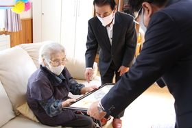 南野美代子さん百歳おめでとうございます！