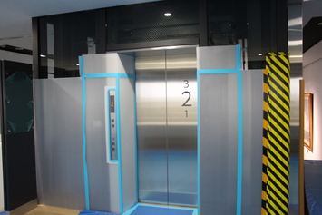 2階中央エレベーター