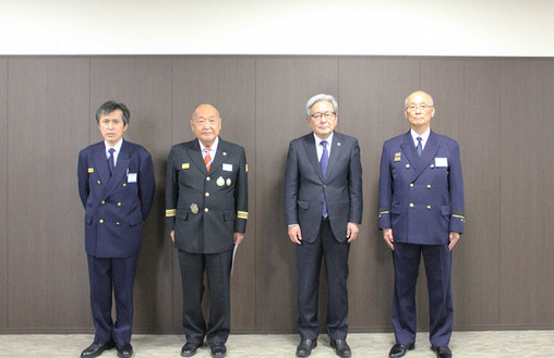 奈井江消防団島団長(写真左から2人目)