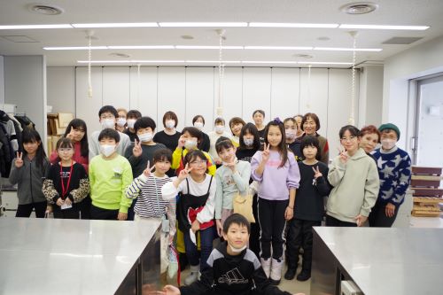 婦人防火クラブと少年消防クラブの集合写真